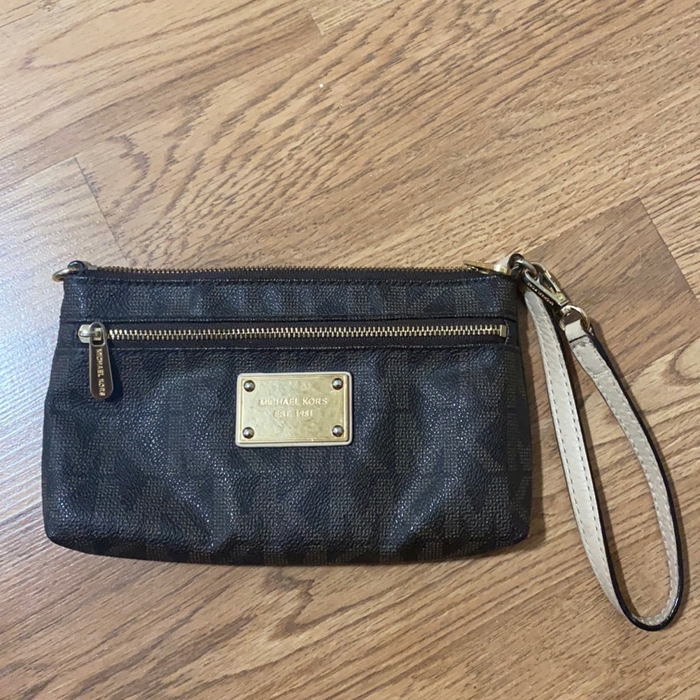 Michael kors wristlet
